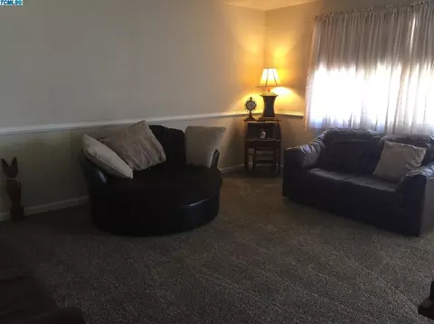 216 E Lois Ave, Tulare, CA 93274 photo 3