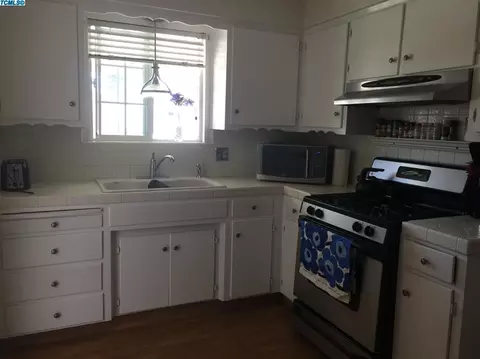 216 E Lois Ave, Tulare, CA 93274 photo 4