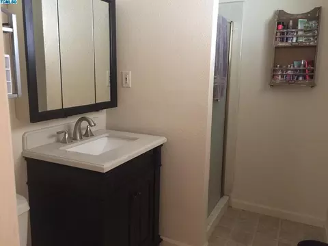 216 E Lois Ave, Tulare, CA 93274 photo 9
