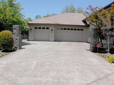 3342 E Harvard Ct, Visalia, CA 93292 photo 4