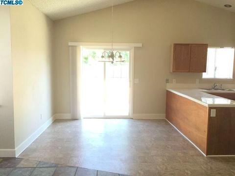 1416 E Ferguson Ct, Visalia, CA 93292 photo 8