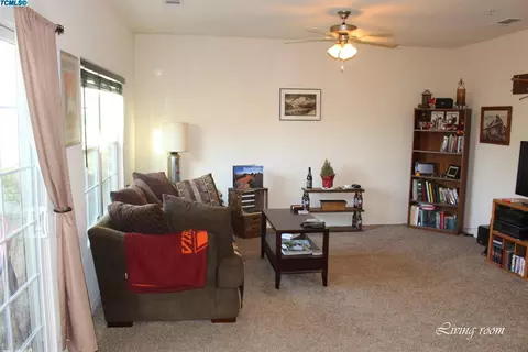 547 W Glaze Ave, Exeter, CA 93221 photo 5