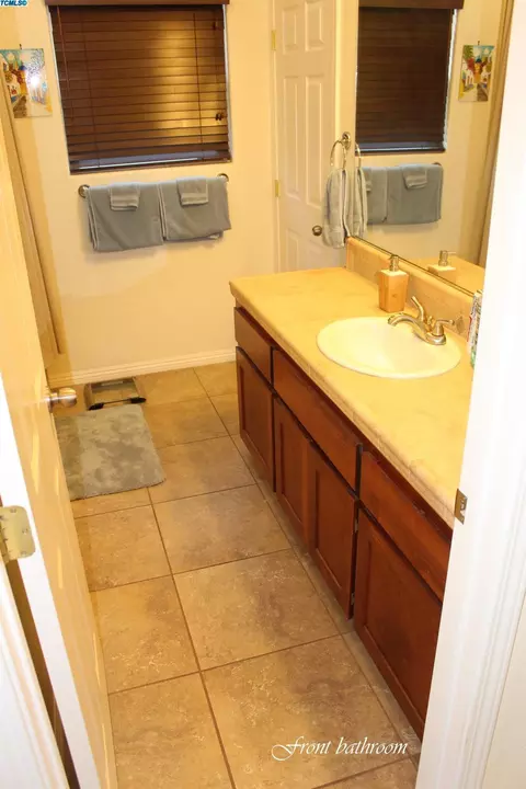547 W Glaze Ave, Exeter, CA 93221 photo 9