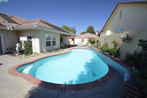1339 E Seeger Ave, Visalia, CA 93292 photo 3