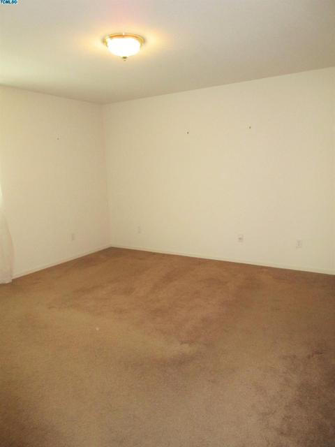 2715 Lakeridge Ave, Tulare, CA 93274 photo 9