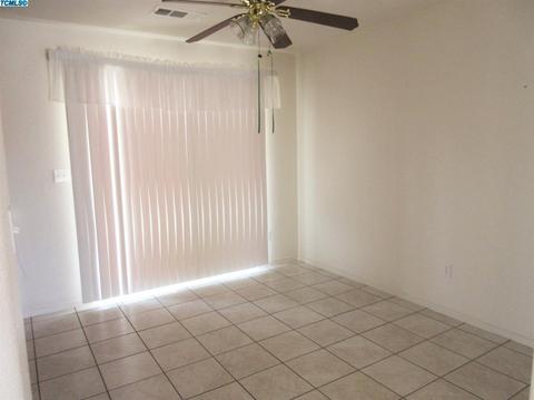 2715 Lakeridge Ave, Tulare, CA 93274 photo 5