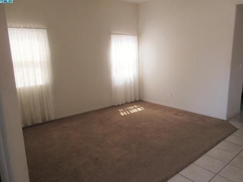 2715 Lakeridge Ave, Tulare, CA 93274 photo 3