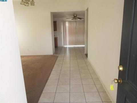 2715 Lakeridge Ave, Tulare, CA 93274 photo 2