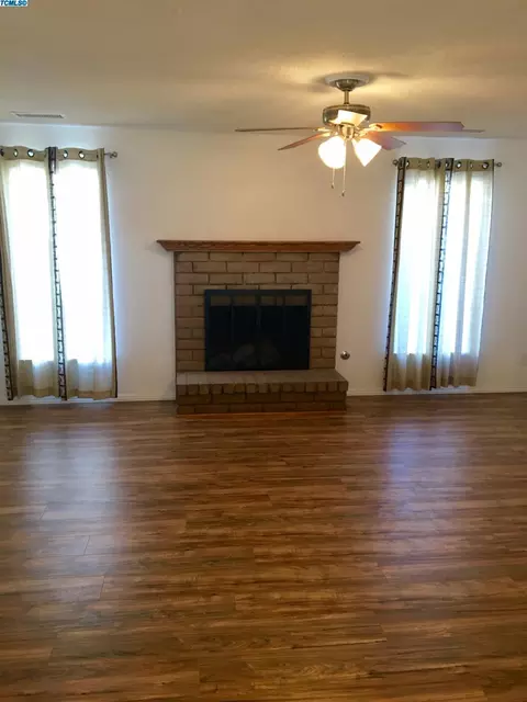 451 S Spruce St, Tulare, CA 93274 photo 5