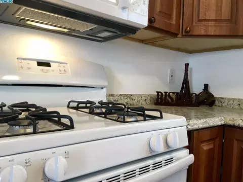 451 S Spruce St, Tulare, CA 93274 photo 8