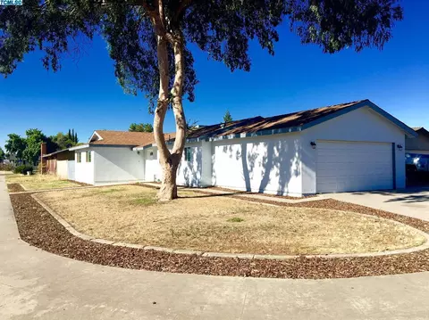 451 S Spruce St, Tulare, CA 93274 photo 3