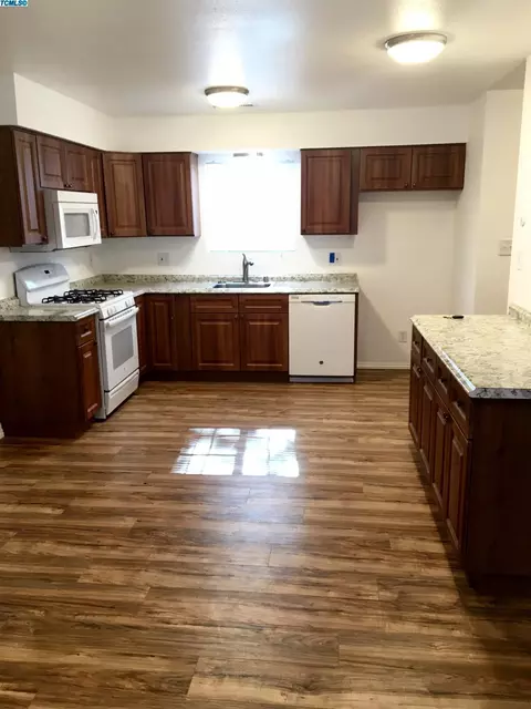451 S Spruce St, Tulare, CA 93274 photo 6