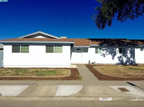 451 S Spruce St, Tulare, CA 93274 photo 1