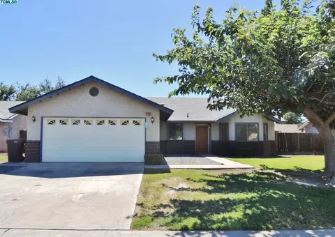 300 S 19th Ave, Lemoore, CA 93245 photo 2