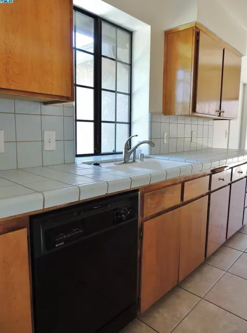 300 S 19th Ave, Lemoore, CA 93245 photo 5