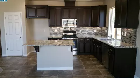 1840 Corvina, Visalia, CA 93291 photo 2