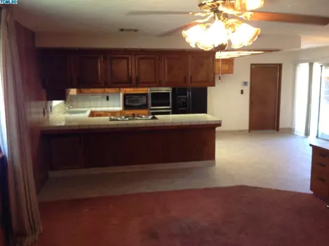 134 E Beech Ave, Visalia, CA 93277 photo 4