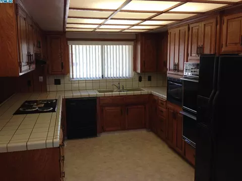 134 E Beech Ave, Visalia, CA 93277 photo 5