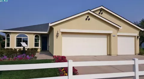 3818 E Harter Ct, Visalia, CA 93292 photo 1