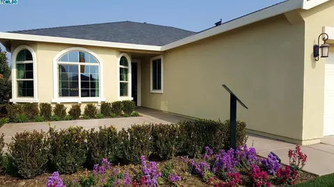 3818 E Harter Ct, Visalia, CA 93292 photo 3
