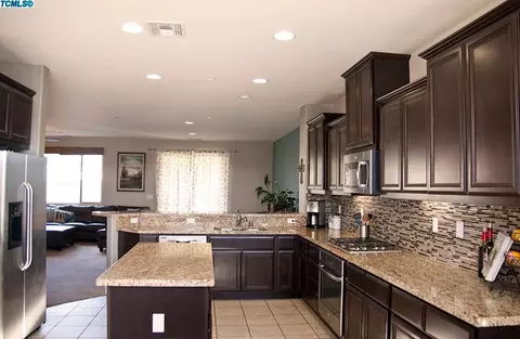1636 N Leila St, Visalia, CA 93291 photo 12