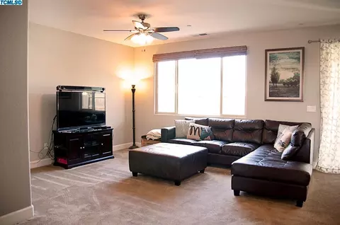1636 N Leila St, Visalia, CA 93291 photo 6