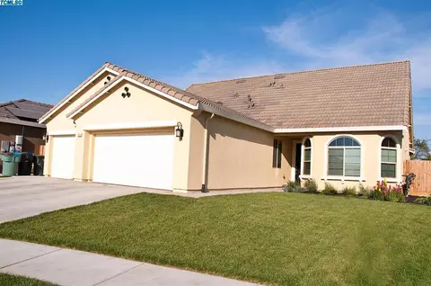 1636 N Leila St, Visalia, CA 93291 photo 2