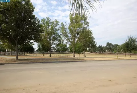 806 W Wren Dr, Visalia, CA 93291 photo 17