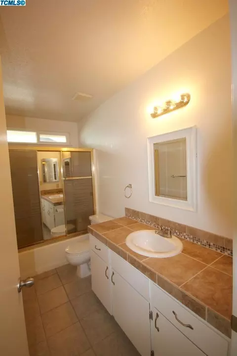 806 W Wren Dr, Visalia, CA 93291 photo 13