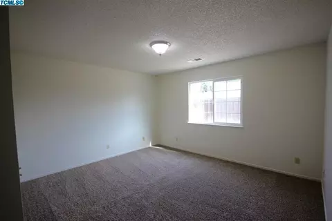 806 W Wren Dr, Visalia, CA 93291 photo 14