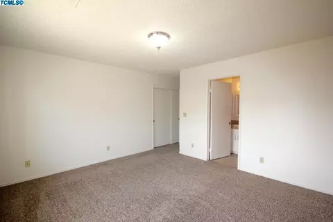 806 W Wren Dr, Visalia, CA 93291 photo 15
