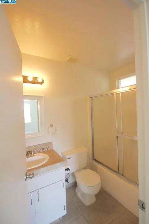 806 W Wren Dr, Visalia, CA 93291 photo 16