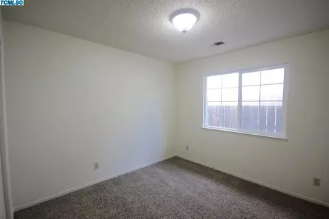 806 W Wren Dr, Visalia, CA 93291 photo 12