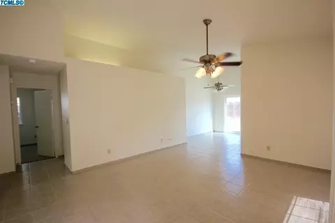 806 W Wren Dr, Visalia, CA 93291 photo 6