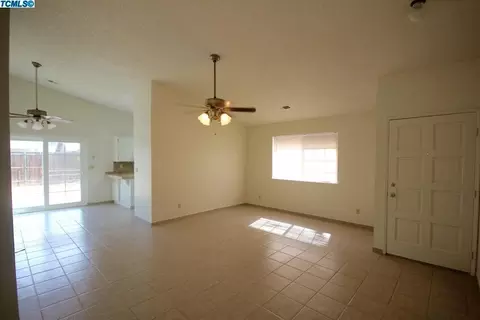 806 W Wren Dr, Visalia, CA 93291 photo 5