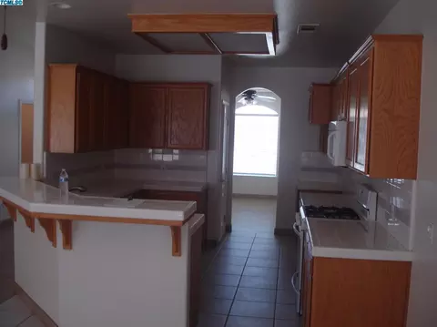 2415 S Beech Dr, Visalia, CA 93292 photo 8