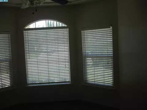 2415 S Beech Dr, Visalia, CA 93292 photo 3