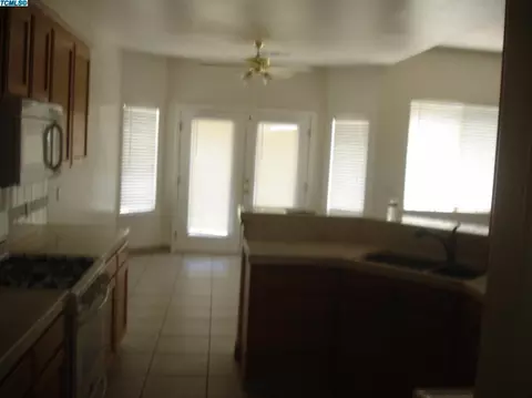 2415 S Beech Dr, Visalia, CA 93292 photo 4