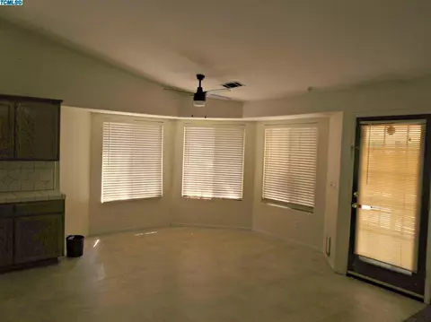 731 E Ferguson Ave, Visalia, CA 93292 photo 3