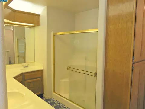 731 E Ferguson Ave, Visalia, CA 93292 photo 8