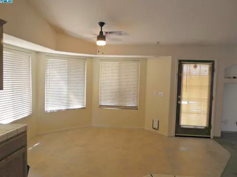 731 E Ferguson Ave, Visalia, CA 93292 photo 5