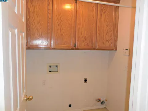 731 E Ferguson Ave, Visalia, CA 93292 photo 6