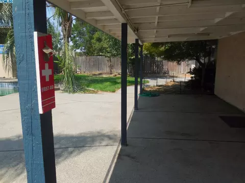 731 E Ferguson Ave, Visalia, CA 93292 photo 14