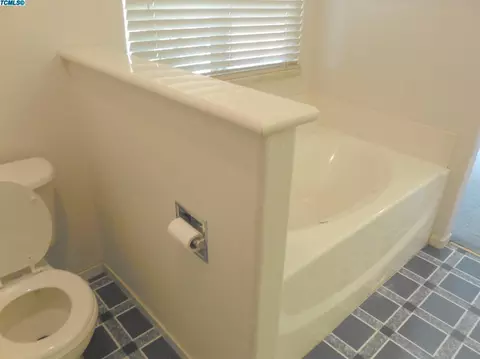 731 E Ferguson Ave, Visalia, CA 93292 photo 10