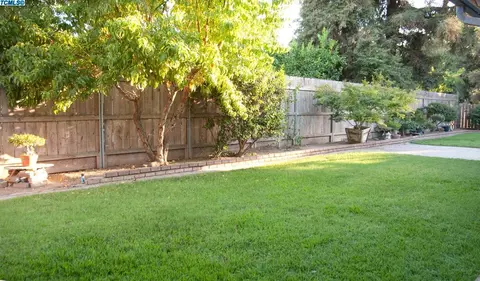2525 E Vine Ct W, Visalia, CA 93291 photo 35