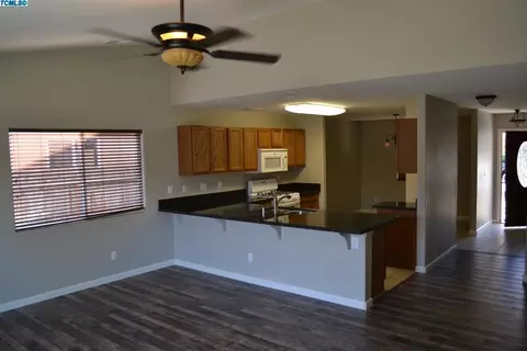 4146 E Oak Ave, Visalia, CA 93292 photo 3