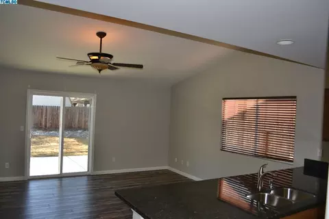 4146 E Oak Ave, Visalia, CA 93292 photo 4