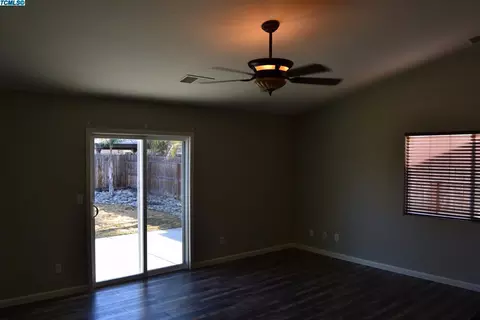 4146 E Oak Ave, Visalia, CA 93292 photo 2
