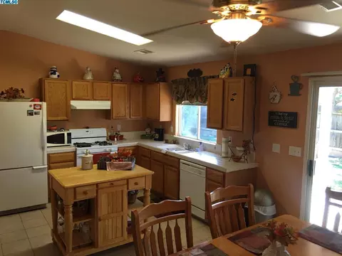 1903 E Copper Ave, Visalia, CA 93292 photo 12