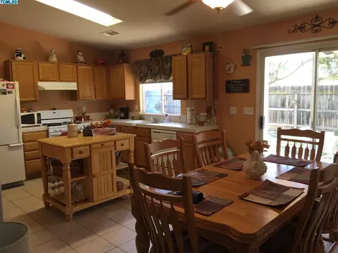 1903 E Copper Ave, Visalia, CA 93292 photo 9